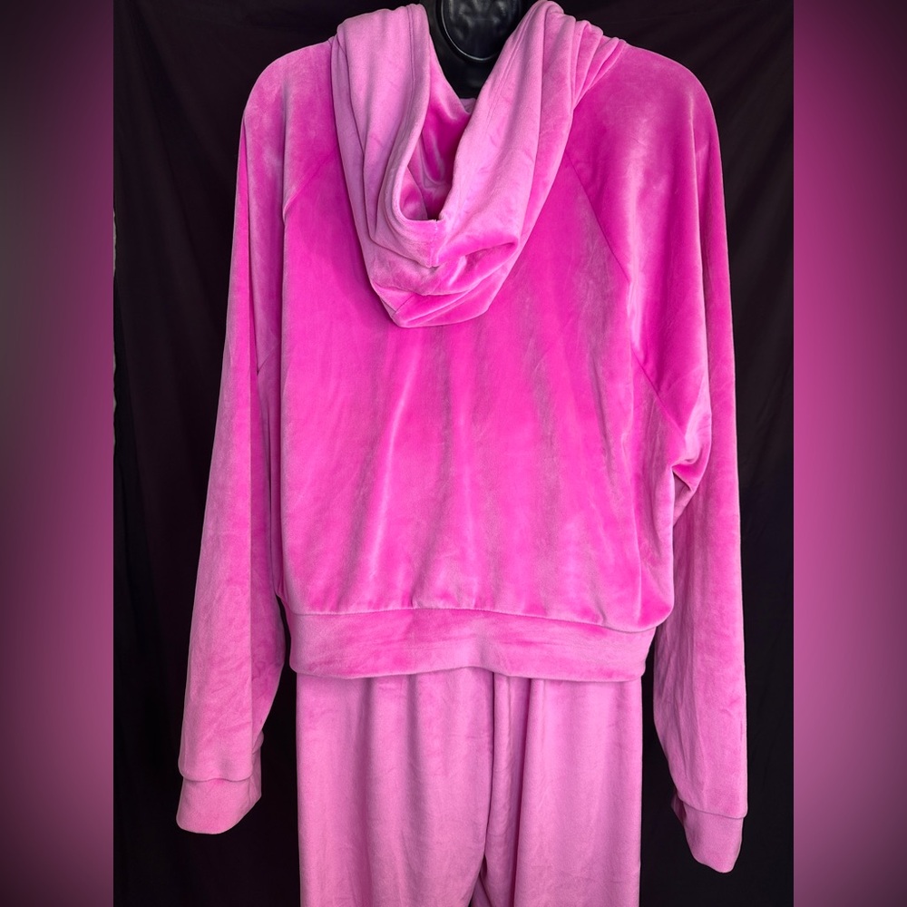 Victoria Secret On Point Tracksuit set - Picture 7 of 9